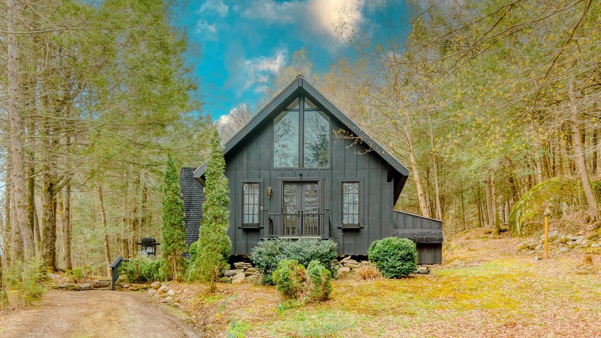 Middlefield House | HavenHaus: Cozy A-Frame Cabin in the Berkshires