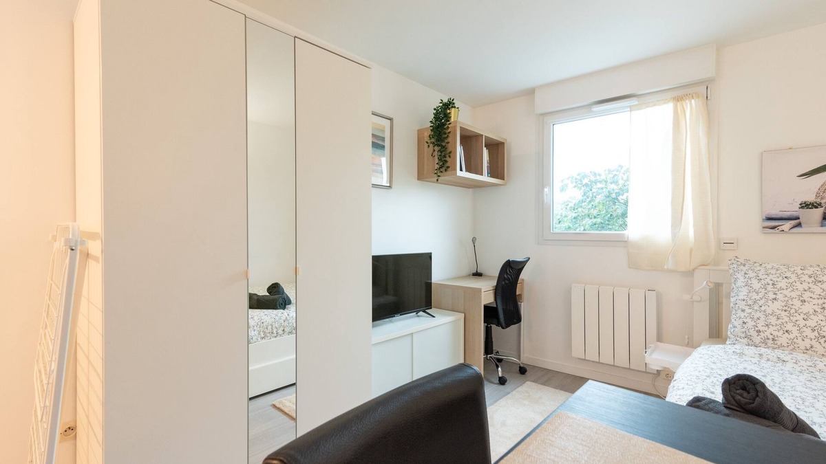 Noisy-le-Grand Apartment | Havre Élégant - Proche Paris et Disneyland