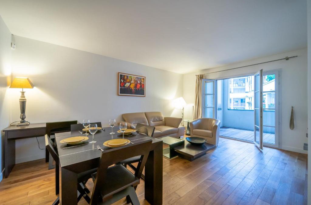 Faubourg de l'Arche Apartment | Havre de paix - Appt avec terrasse