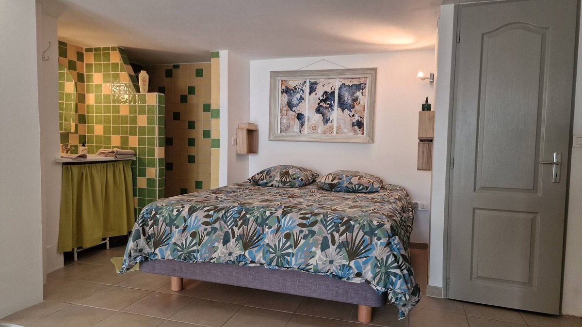 La Tour-d'Aigues Apartment | Havre de Quiétude et de Nature
