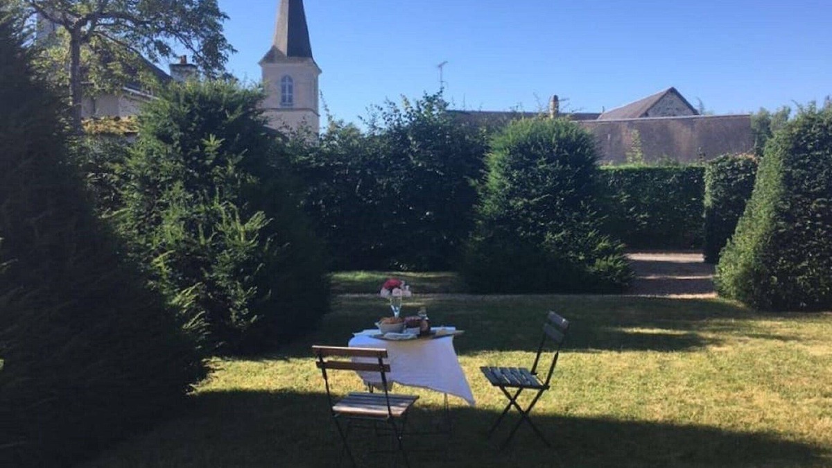 Saint-Hilaire-la-Gravelle House | Havre of peace at the water's edge