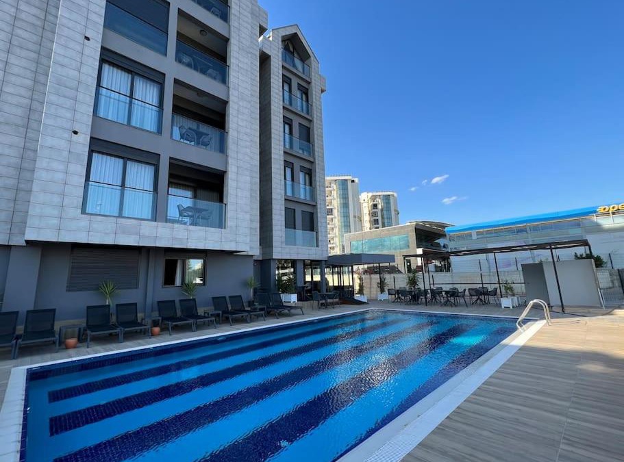 Konyaalti Apartment | Havuzlu Apartta Balkonlu Ev Konforu