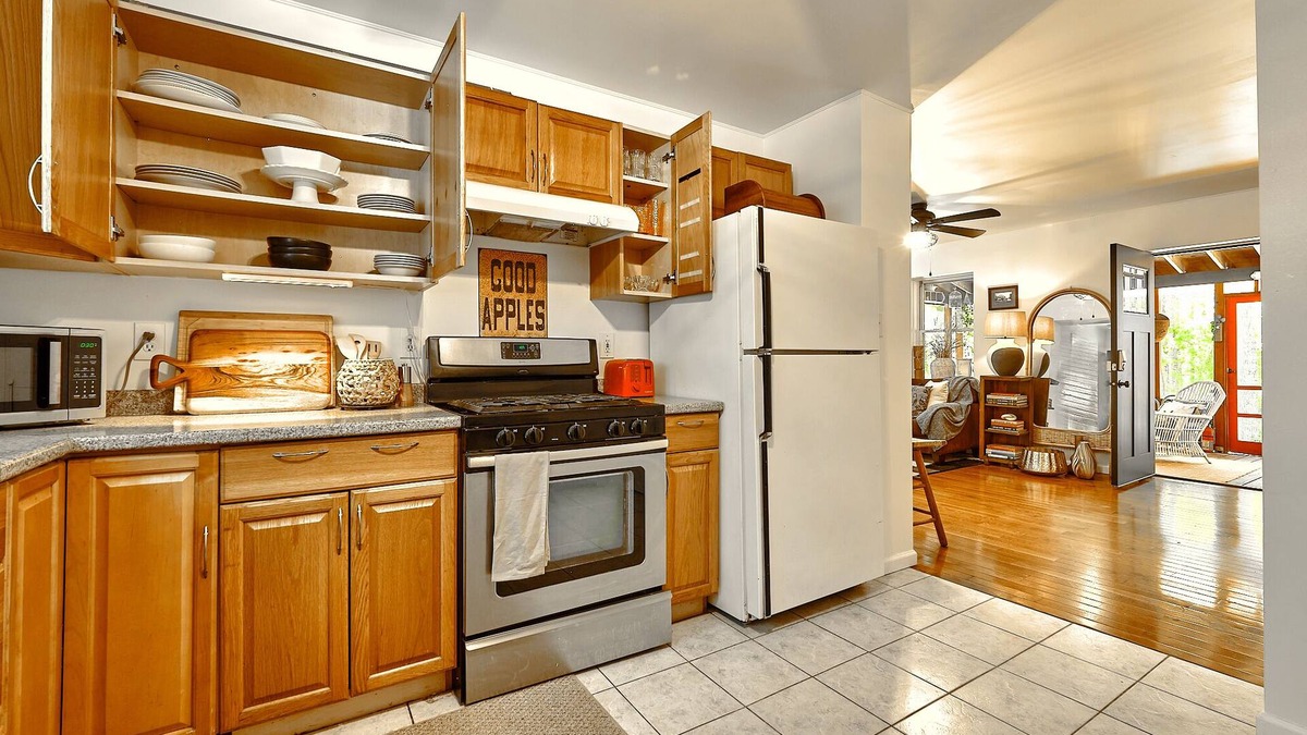 Pond Eddy Cottage | HAWK & BEAR – cozy cottage in nature with cowboy pool, 20+ mins to Bethel Woods.