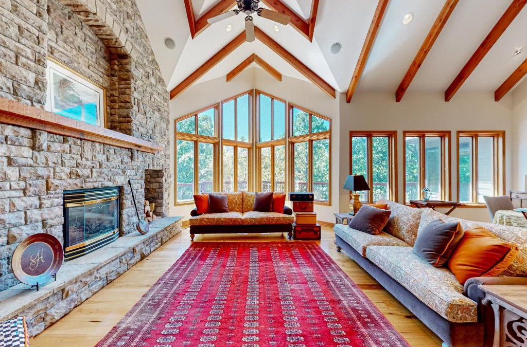 Eureka Springs House | Hawk Cove Manor