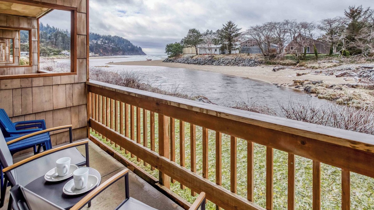 Neskowin Condo | Hawk Creek and Beach-View Condo Puts You Near Café, Steps from Neskowin Beach!