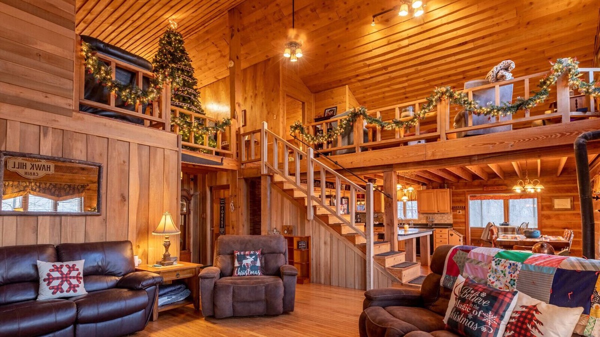 Paoli Cabin | Hawk Hill Cabin-secluded hilltop fantasy getaway near forestry, lakes, & resort