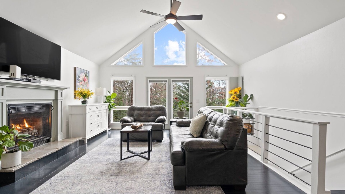 Massanutten House | Hawk Mountain Song- Massanutten Home with hot tub!