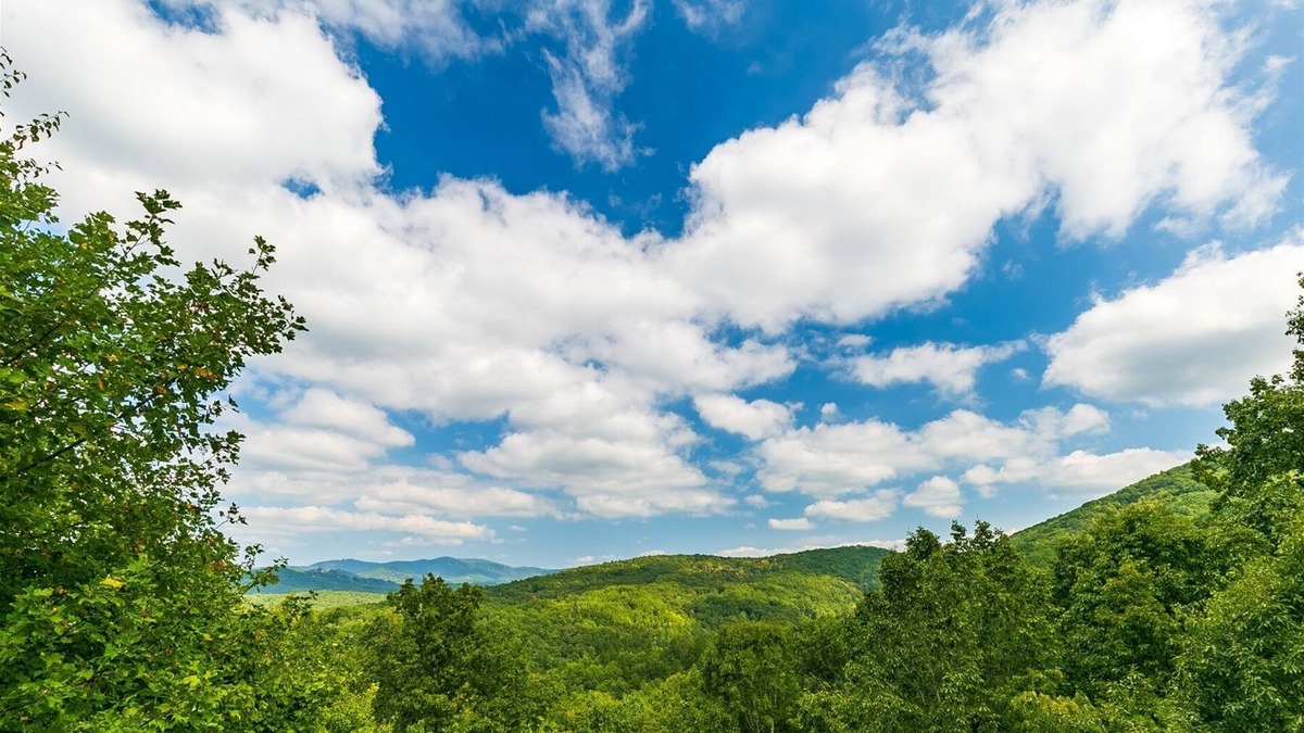 Ridgeline Vistas Cabin | Hawk`s Hideaway - Great Privacy, Amazing Views of Blue Ridge Mountains