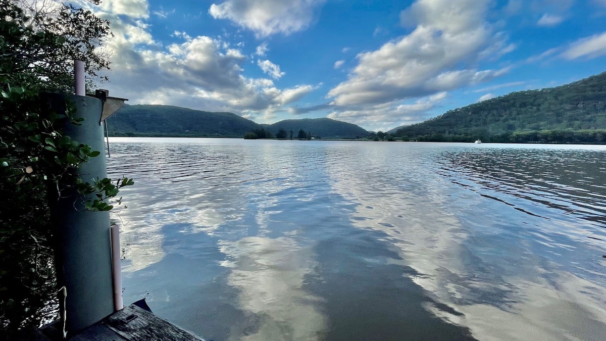 Laughtondale House | Hawkesbury River Cottage on Large Private Acres with Pontoon