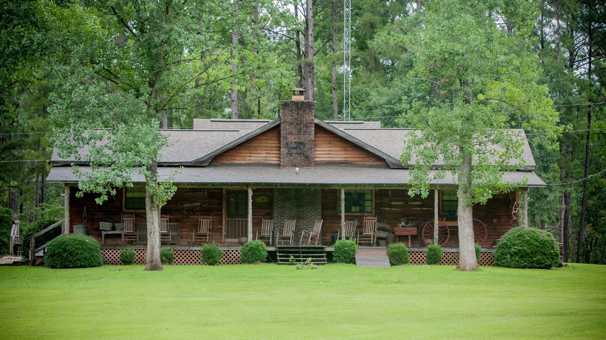 Eufaula Cabin | Hawkins Ridge Lodge - Enjoy the Southern Comfort living