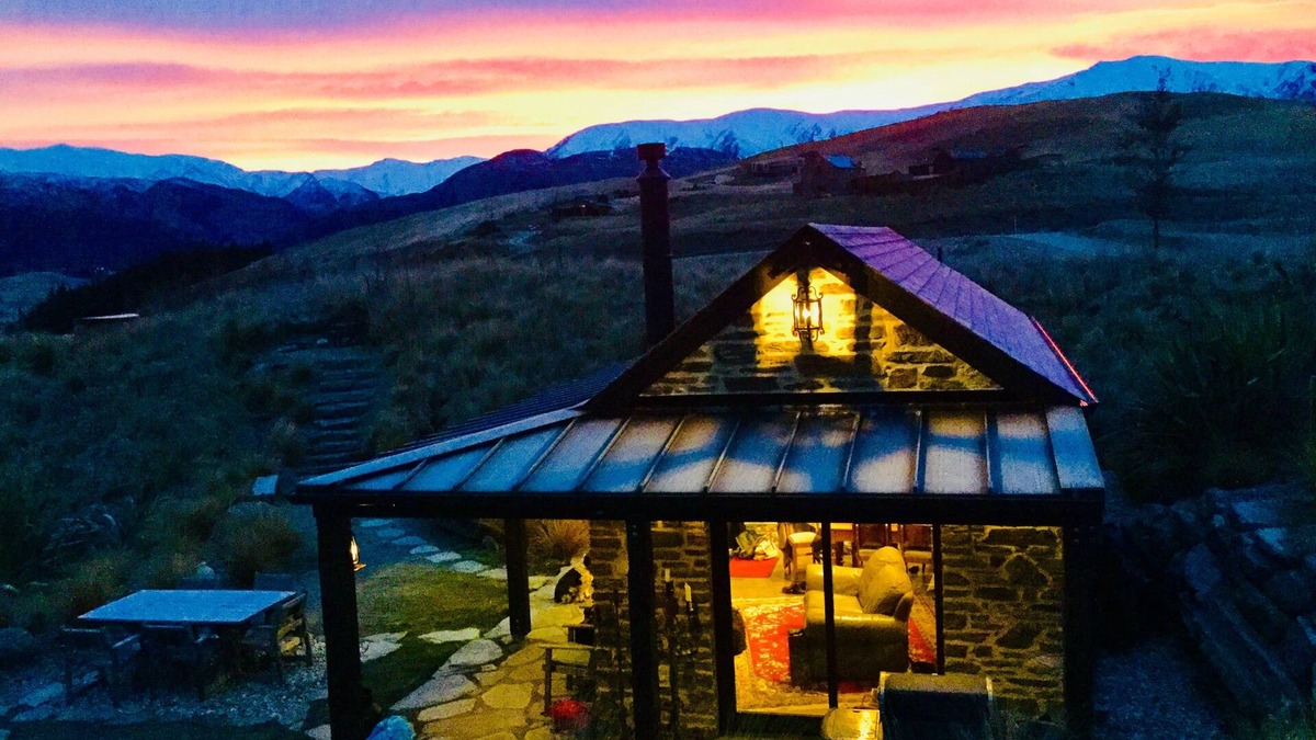 Lake Hayes Ski Chalet | HawkRidge Chalet - Honeymooners Chalet Spa Pool & Uninterrupted mountain views