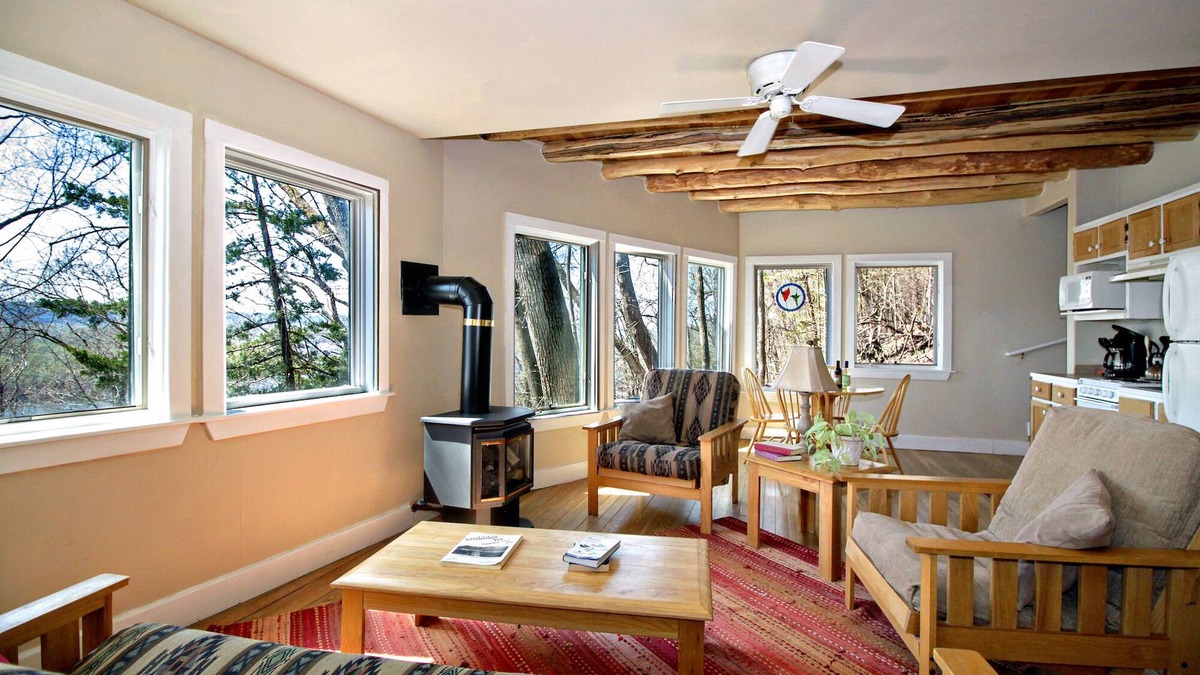 Fountain City Cabin | Hawks View's Cooper’s Hawk Cottage