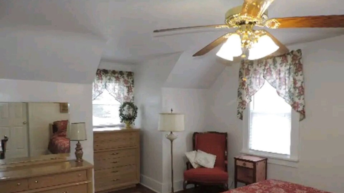 Decatur Cottage | Haworth Cottage 2 blks to Millikin University
