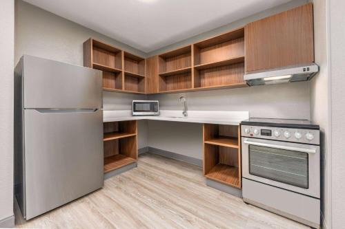 Bedford Hotel | Hawthorn Extended Stay by Wyndham Bedford - Dallas