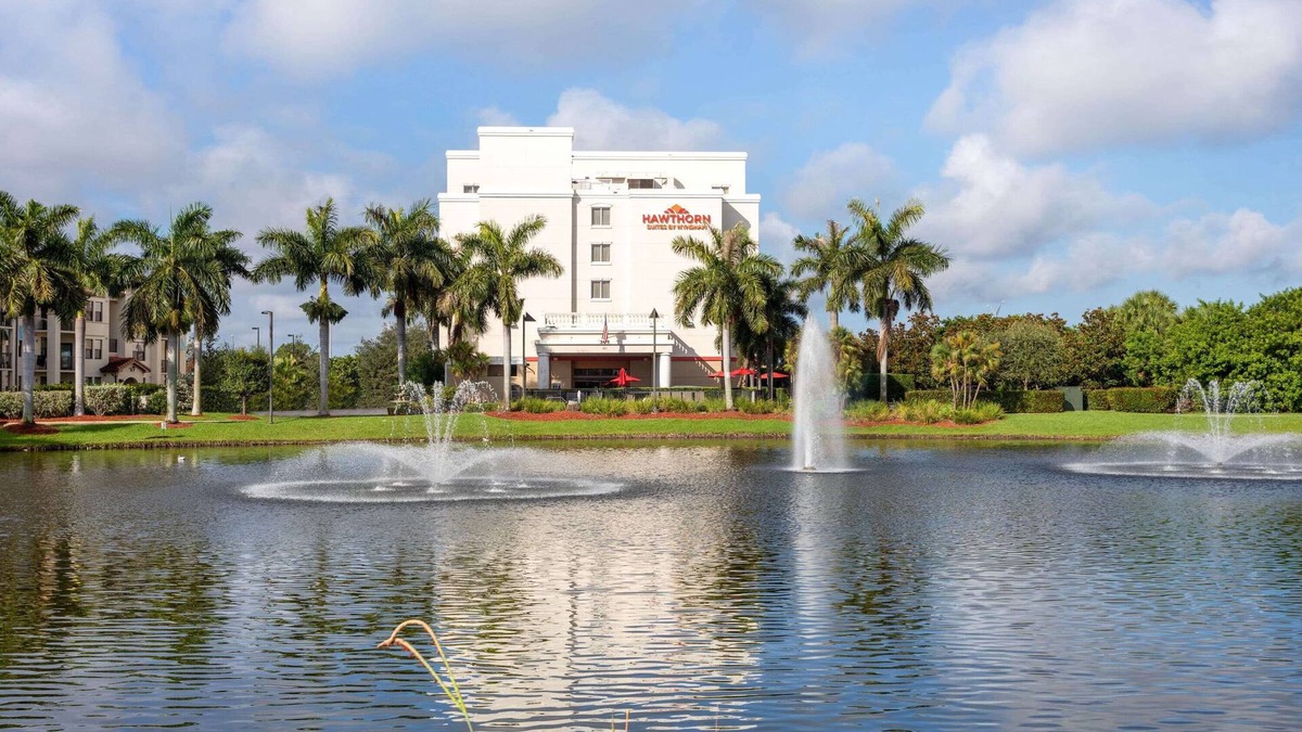 Palm Beach - West Palm Beach Hotel | Hawthorn Extended Stay by Wyndham West Palm Beach