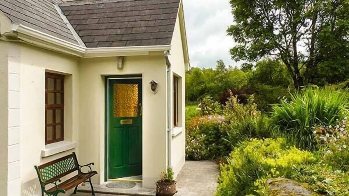 Tubbercurry Cottage | HAWTHORN FARM COTTAGE, family friendly in Curry, County Sligo