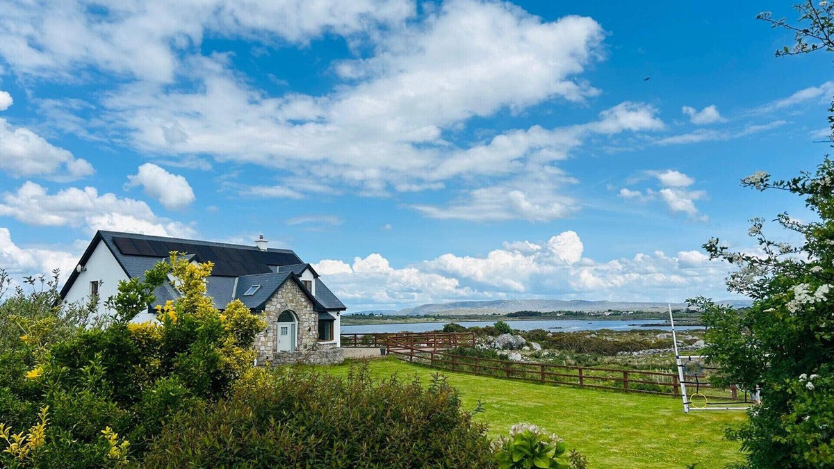 Connemara Ski Chalet | Hawthorn House - Luxurious stay with scenic views