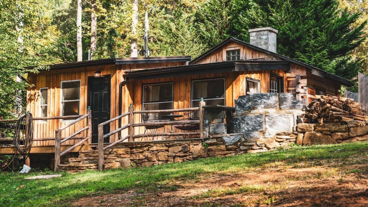 Nellysford Cabin | Hawthorne Cabin ~ NEW ~ Romantic ~ Unique ~ Serene