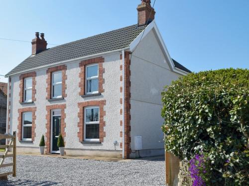 Scurlage House | Hawthorns In Gower