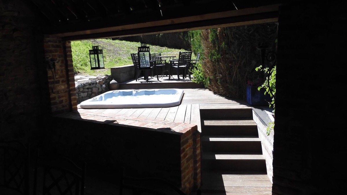 Ham-sur-Heure-Nalinnes House | Hay fields, character house with terraces, jacuzzi and sauna