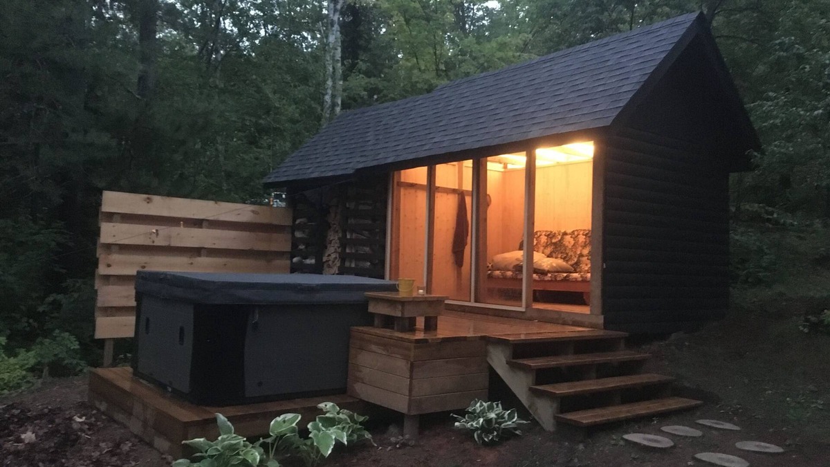 Whitney Cottage | Hay Lakehouse w/hot tub and amazing sunset views!