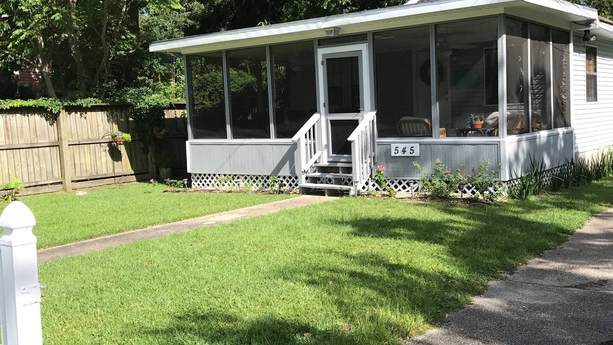Pass Christian Cottage | Hayden Cottage. Great location and comfortable cottage.