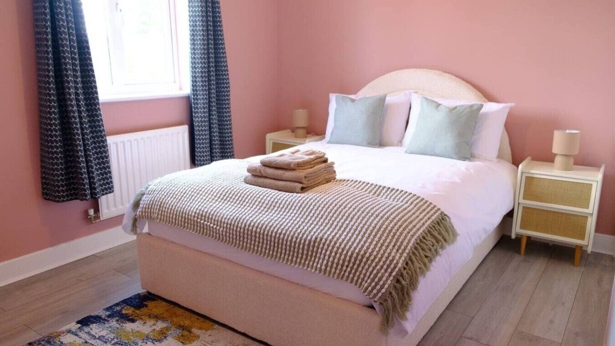 Swindon House | Haydon Stays Swindon (5Bed sleeps 9)