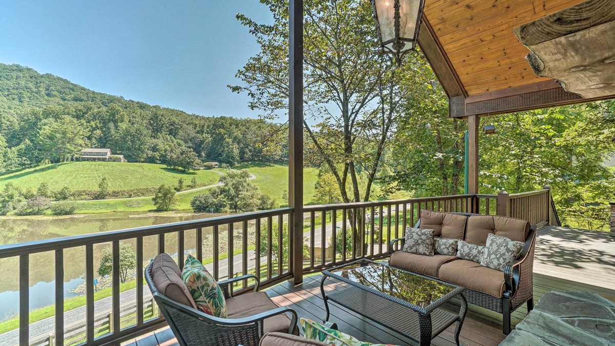 Hayesville Cabin | Hayesville Cabin w/Game Room & Mtn Views!