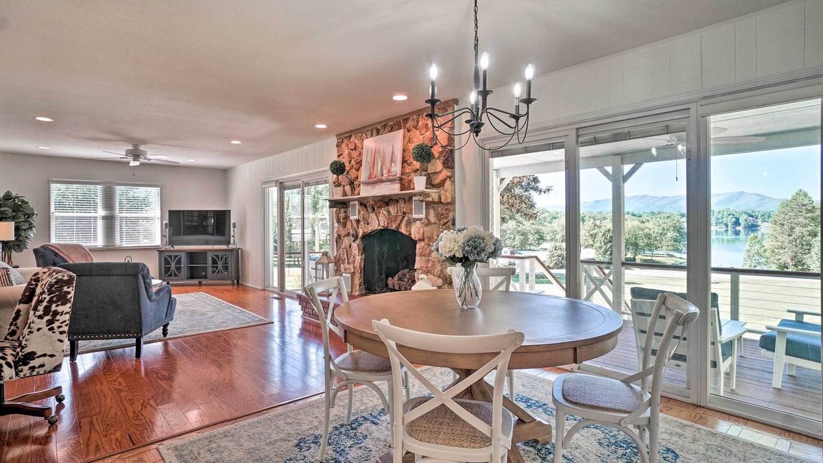 Hayesville House | Hayesville Lake Getaway w/Balcony & Mtn Views!