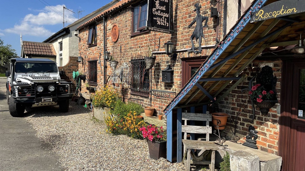 Stockton-on-Tees Cottage | HAYSTACK COTTAGE SLEEPING 2 NEXT TO FOX COVERT PUB YARM