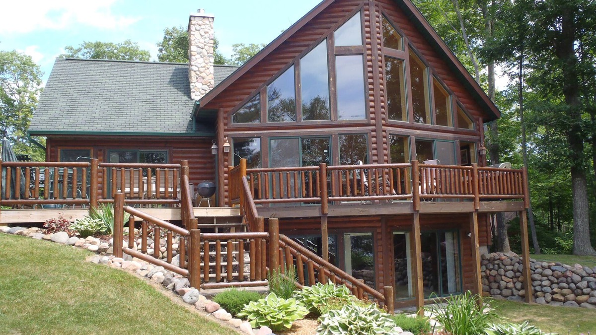 Hayward Ski Chalet | Hayward - Clear Water 5,100 Acre Lac Courte Oreilles Lake. Recently Remodeled.