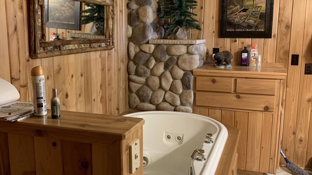 Hayward Cabin | Hayward, Wi private cabin with great fishing, in the Chequamegon national forest
