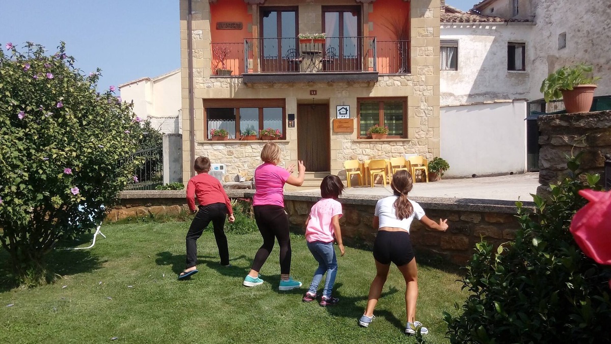 Allin House | Haz Turismo con tu Familia o Amigos por Navarra Desde Casa Rural Belástegui
