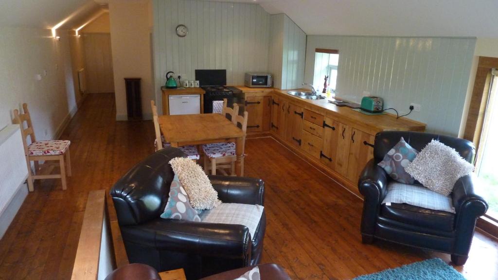 Longnor House | Hazel Barrow Farm Cottage