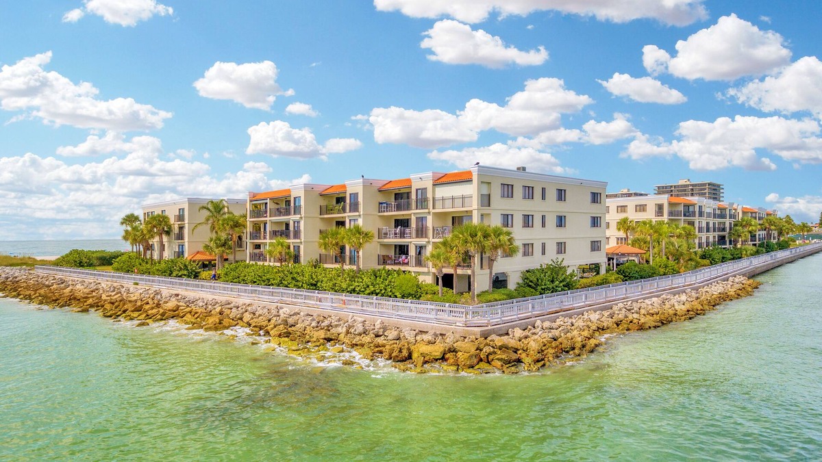 Sunset Beach Condo | Hear the Crash of the Waves/Relax @ Land's End