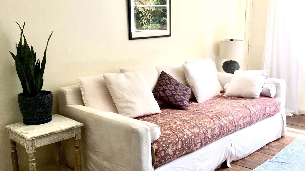 Brattleboro Apartment | HeART Barn, 35-60 m. to skiing @ Mt. Snow, Stratton, Okemo, Magic & Bromley