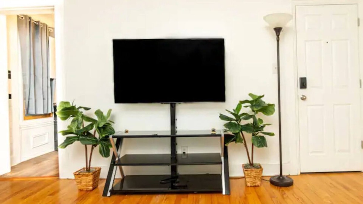 Albany Apartment | Heart of Albany - Skip from Work to Happy Hour