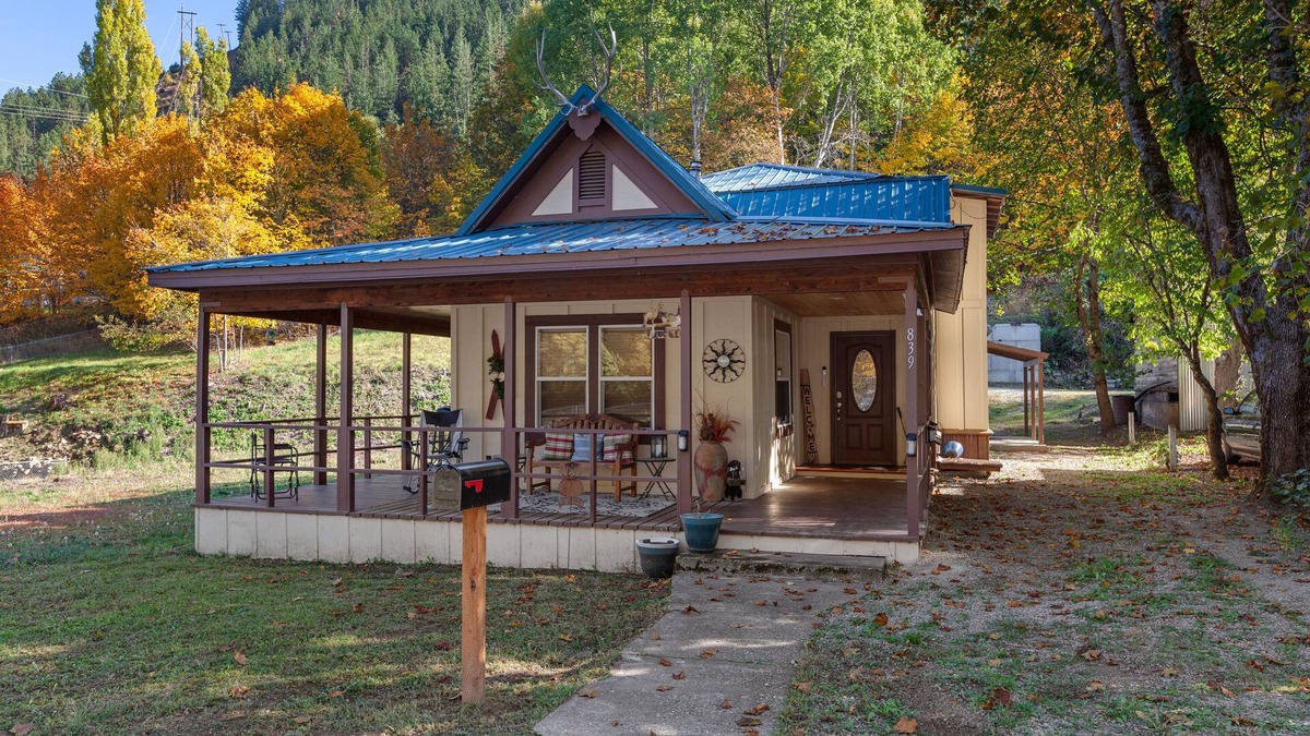 Kellogg House | Heart of all season activities Skiing, Biking, Swimming. 🚴🏼‍♀️🏊🚠⛷️🎣