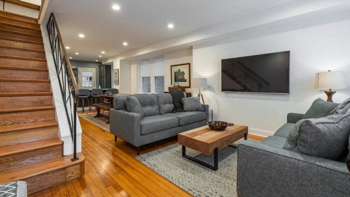 Ardmore House | Heart of Ardmore - Sleeps 7 - Long Stays Welcome!