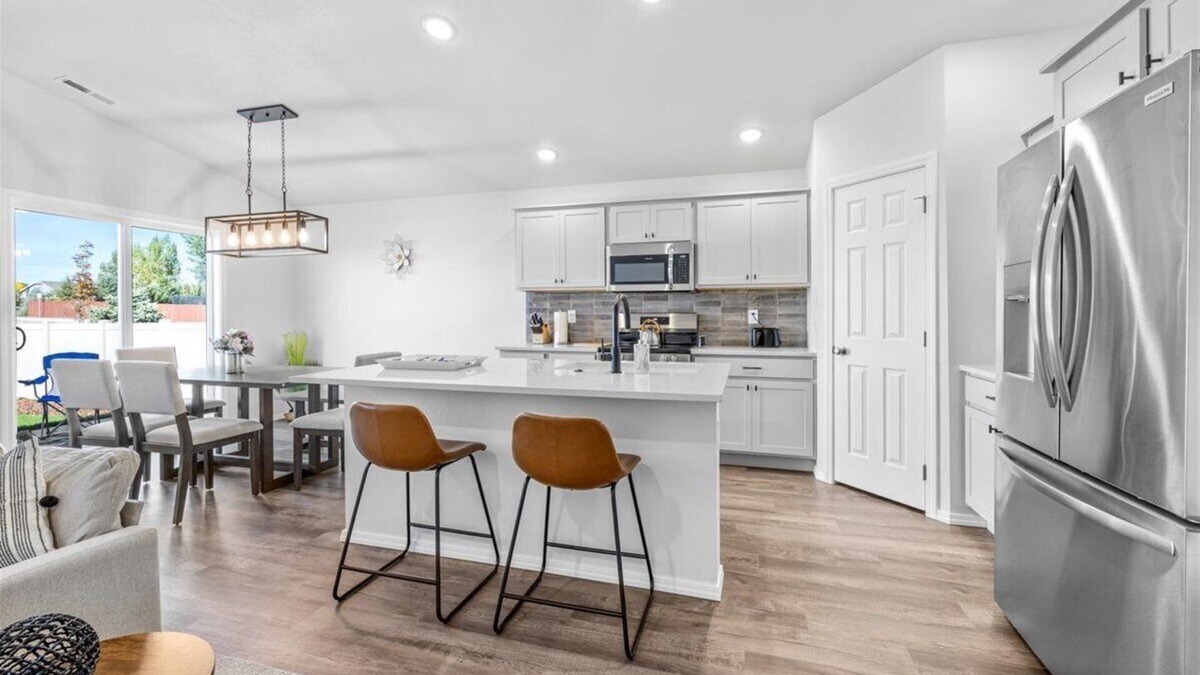 Caldwell House | *Heart of Caldwell*HotTub*Fenced Yard| Spacious