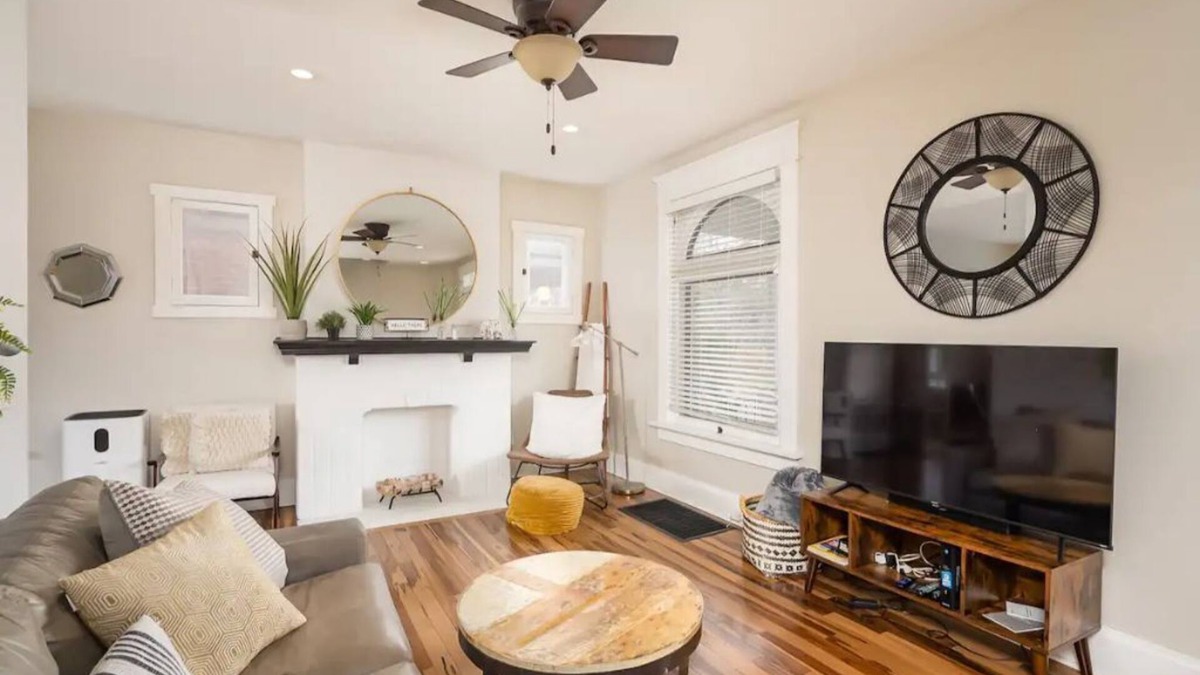 Victorian Village House | Heart of Columbus- Private Parking & Yard
