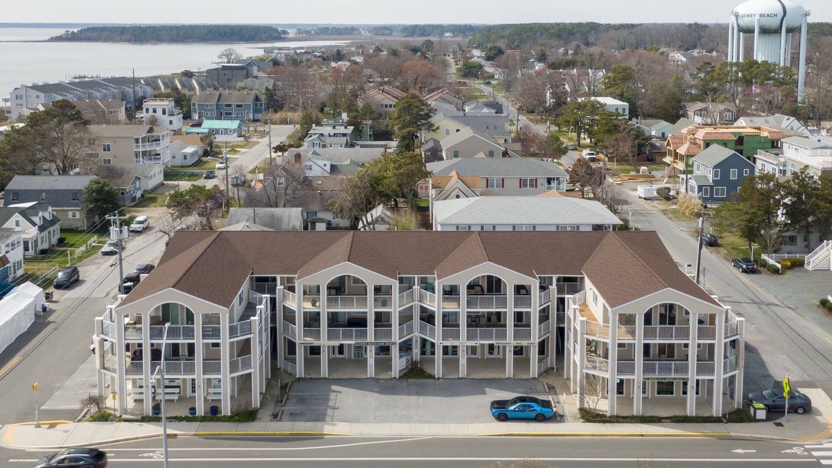 Rehoboth by the Sea Condo | HEART OF DEWEY BEACH- STEPS TO THE BEACH - 4 BR, 2 1/2 BA - IZZY PLAZA
