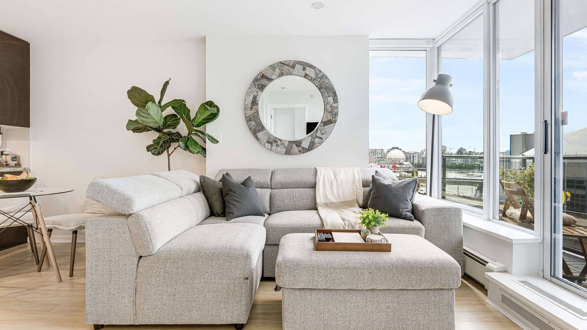 Crosstown Apartment | Heart of Downtown 1 bd +Pool, Gym, Parking, Office, A/C