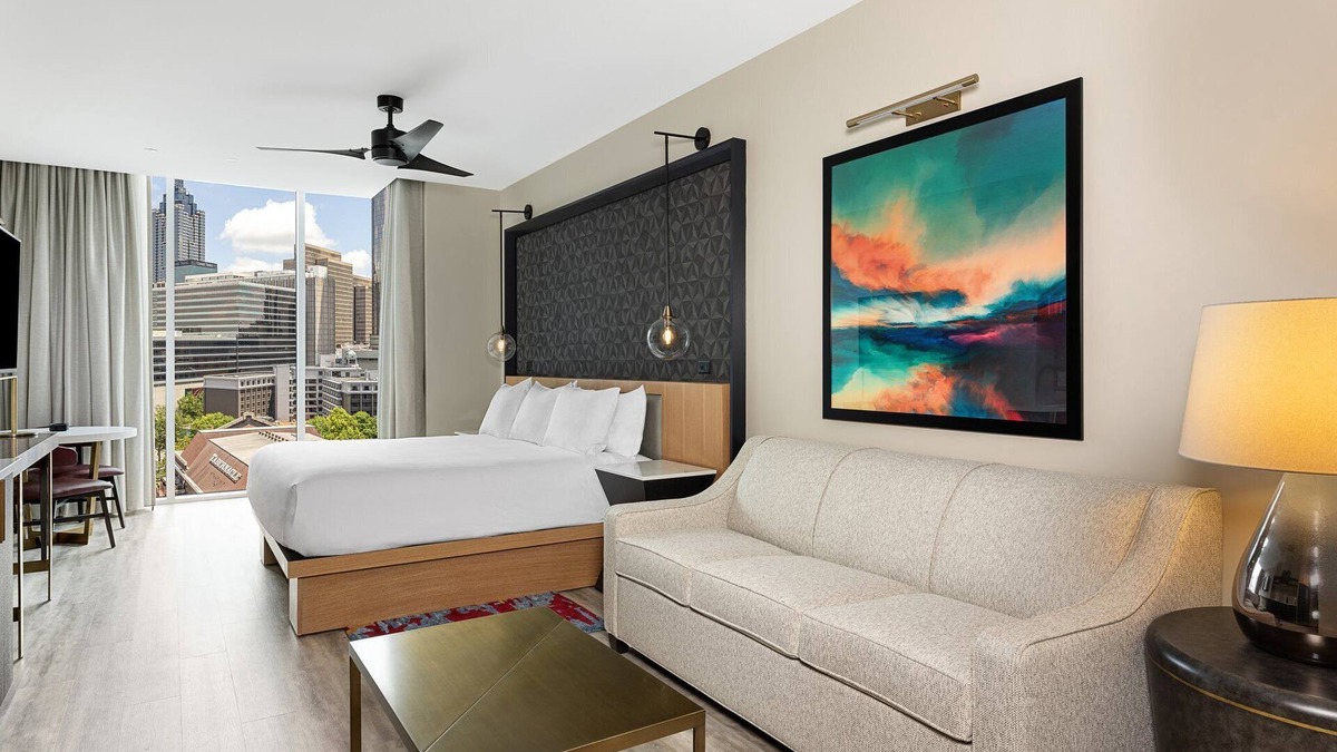 Downtown Atlanta Resort | Heart of Downtown Atlanta Resort with Pool & Bar