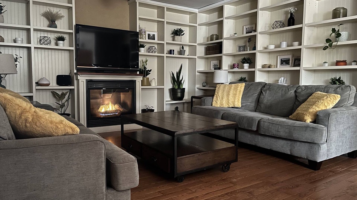 Elora House | Heart of downtown w/private backyard. Walk to Elora Mill!