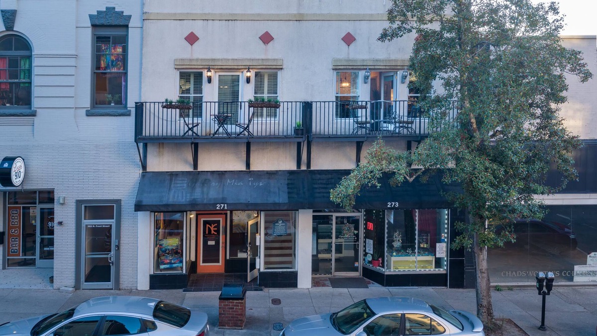 Wilmington Condo | Heart of Downtown Wilmington ILM - Sleeps 12! Sauna, walking distance to a lot.