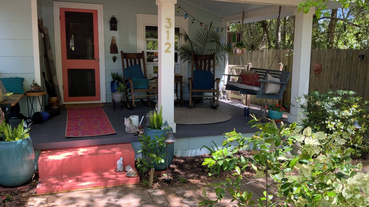 Southport House | Heart of DT Southport with private, fenced yard! Perfect for pets! Sleeps 4