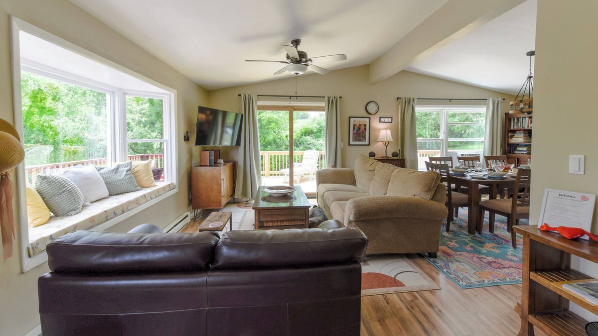 Kirby House | Heart of Hampshire Lodge, Fiber Internet, 4 beds - 2 Kings, 2 kitchens, 3 baths