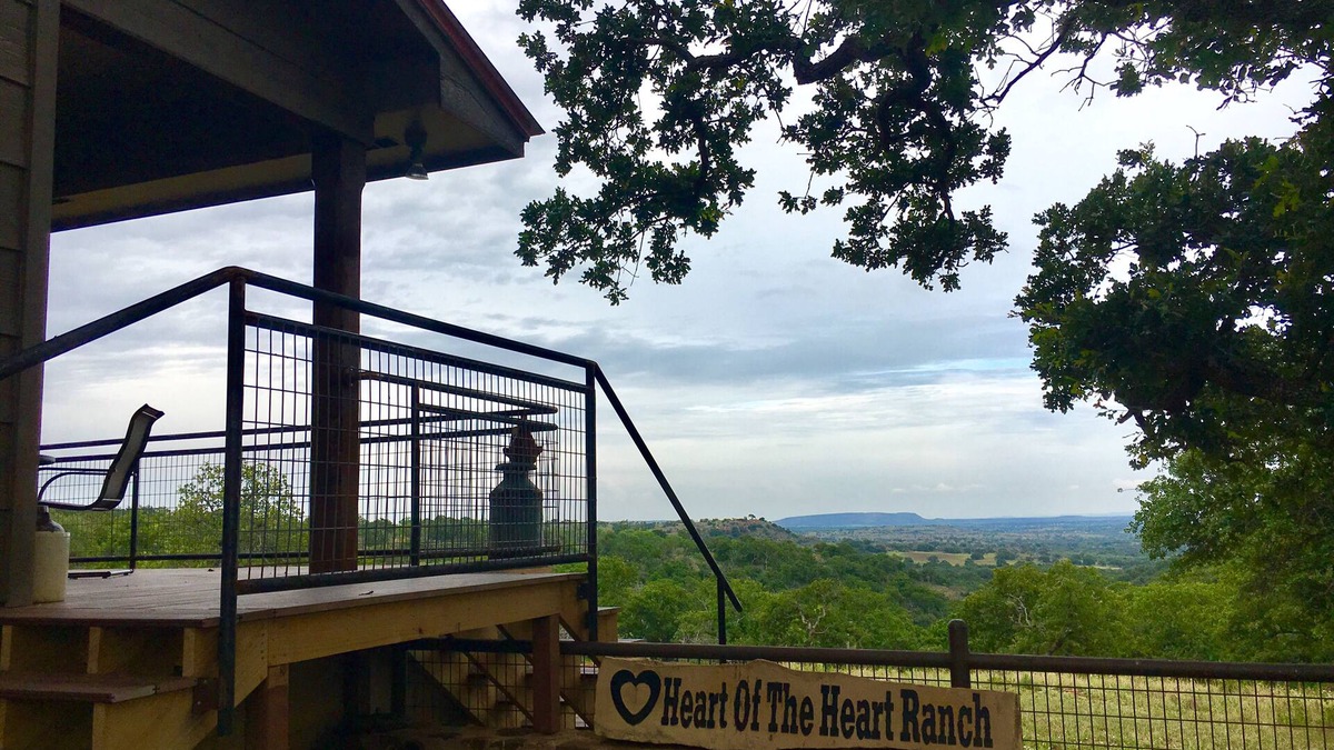 Fredonia Cabin | Heart of Heart Guest Lodge 5 bedroom,5 baths,den,kitchen. Mason County