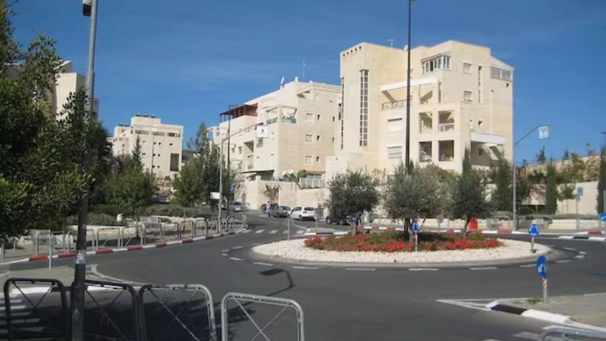 Jerusalem Apartment | HEART OF JERUSALEM APARTMENT, WIFI , 2 BEDROOMS SLEEP 6+ peoplenwith parking.
